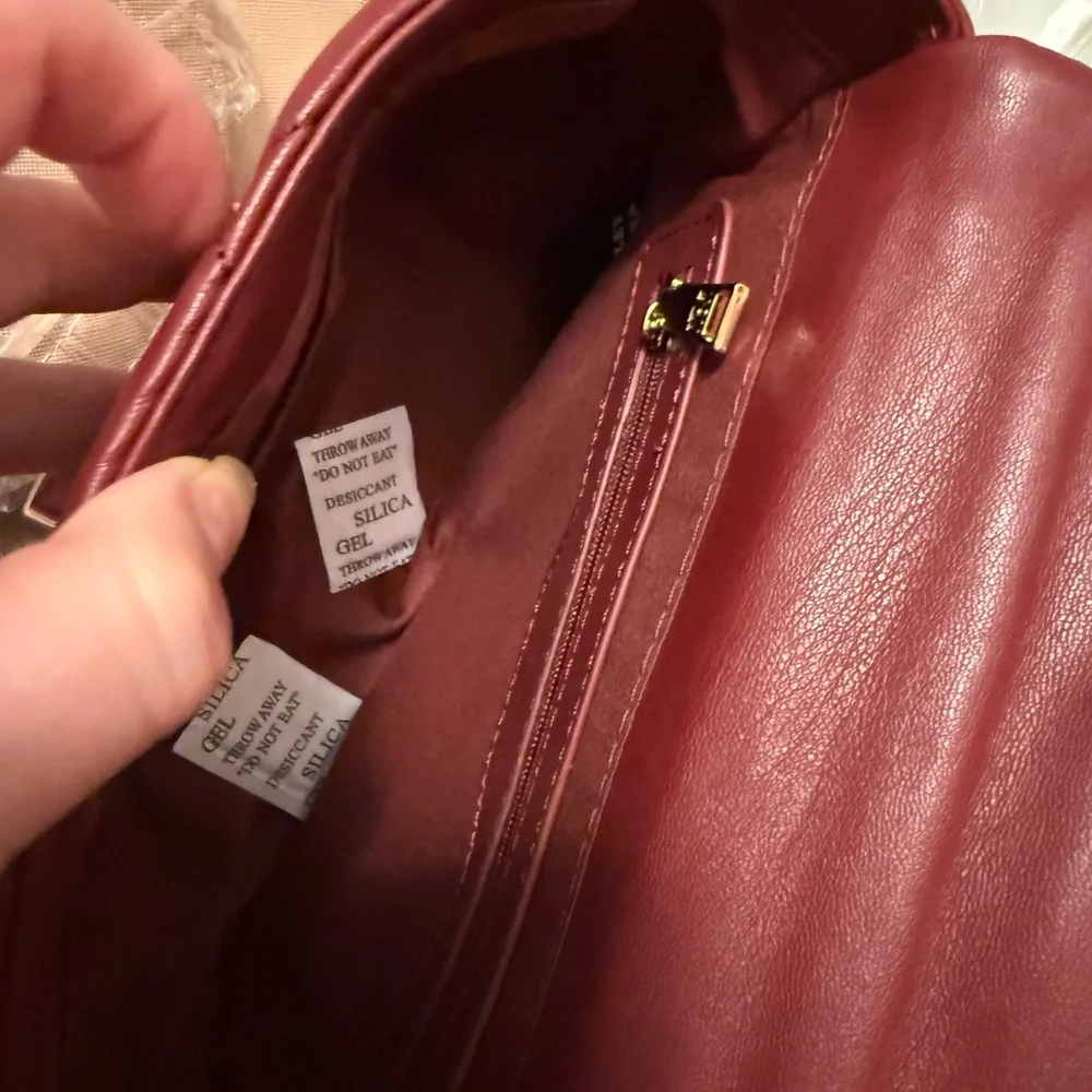 NWT
Badgley Mischka Burgundy Crossbody Bag - Picture 3 of 8